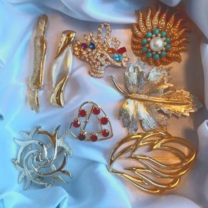 Vintage brooch collection, Sarah Coventry, Naper, ect. Lot of 8 vintage …